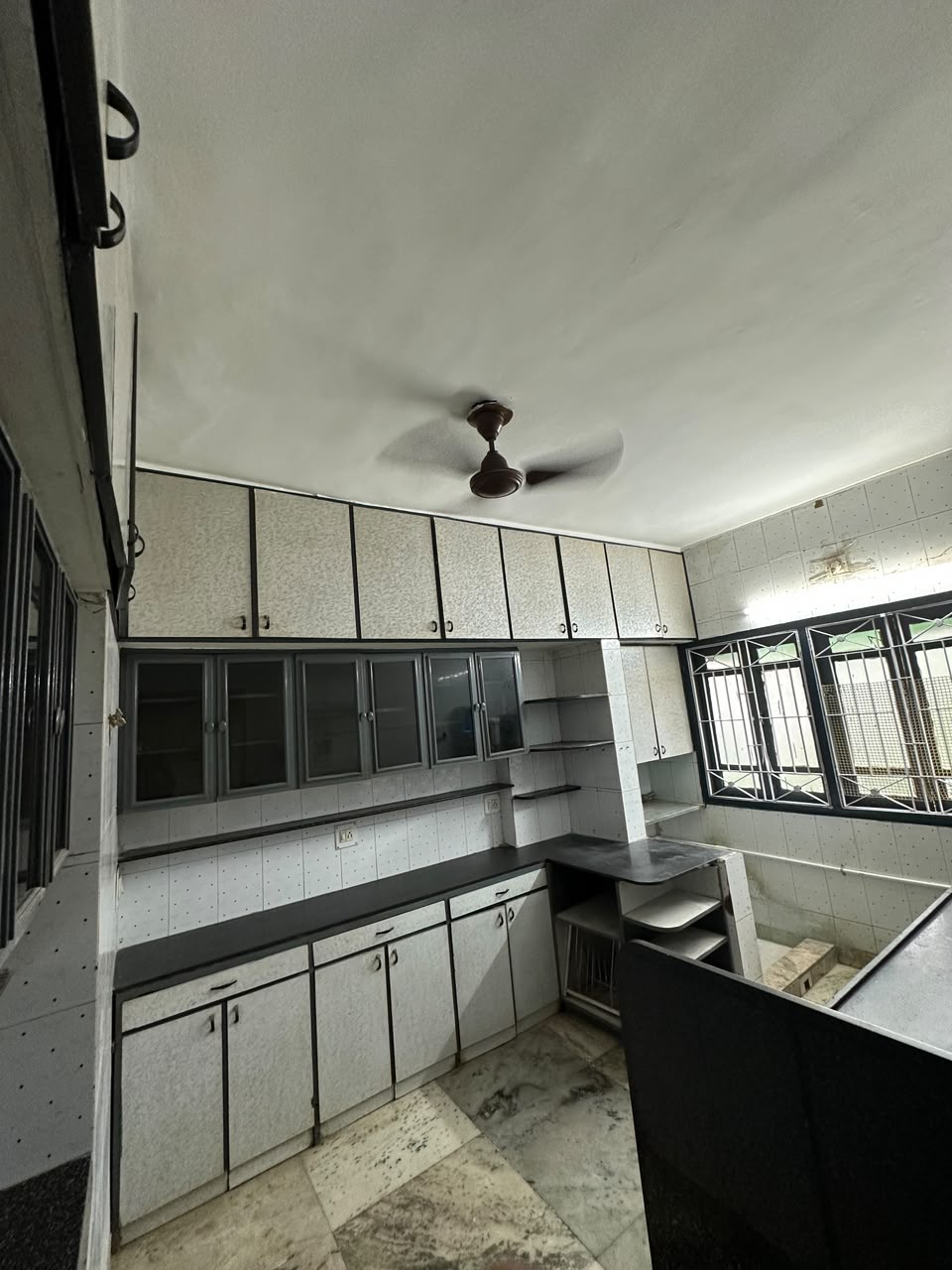 Equipped Kitchen Counter & Storage Cabinets